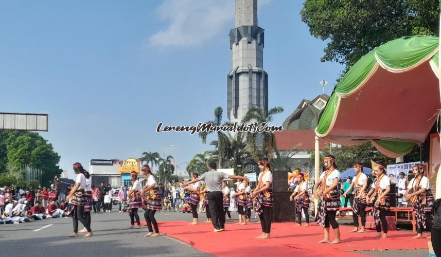 Siswa SMPN 1 Gembong menampilkan Tari Pelangi Nusantara di CFD